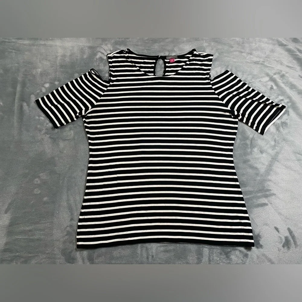 Vince Camuto Black &‎ White Striped Shirt Size Medium